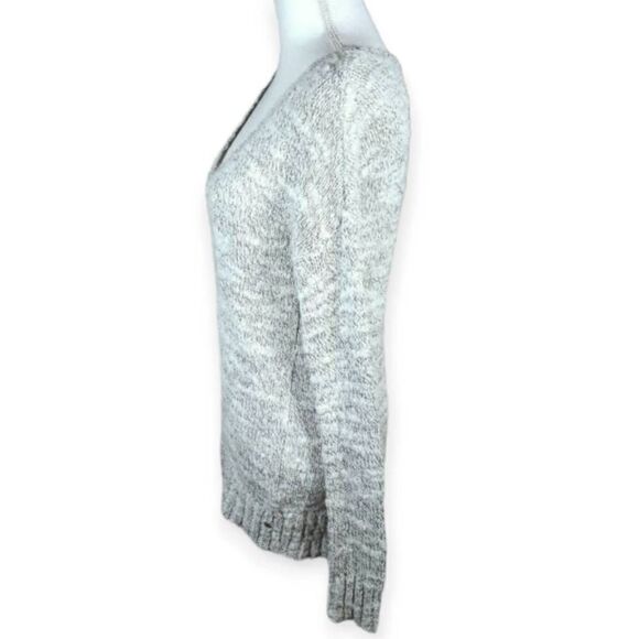 AMERICAN EAGLE OUTFITTERS GRAY, WHITE, & METALLIC SILVER SWEATER SZ.S EUC. - Picture 3 of 7